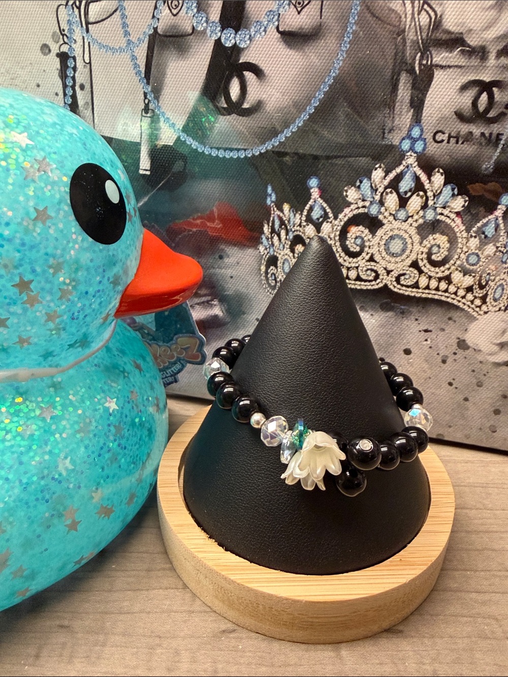 Black Beaded Stretch Bracelet with White Flower Charm. 🆕
